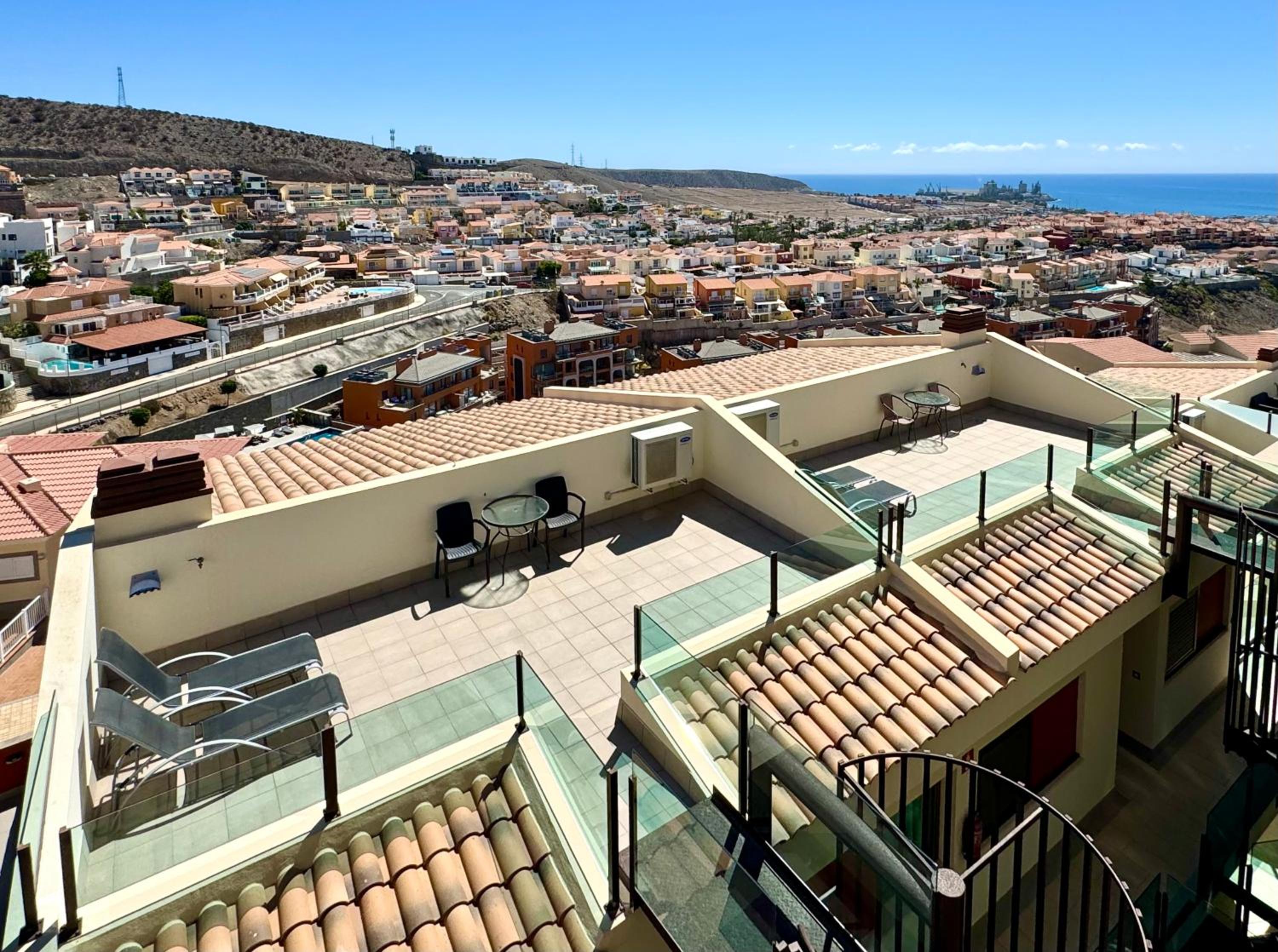 Casa Tucan - two bedrooms, heated pool, city and ocean views photo 4