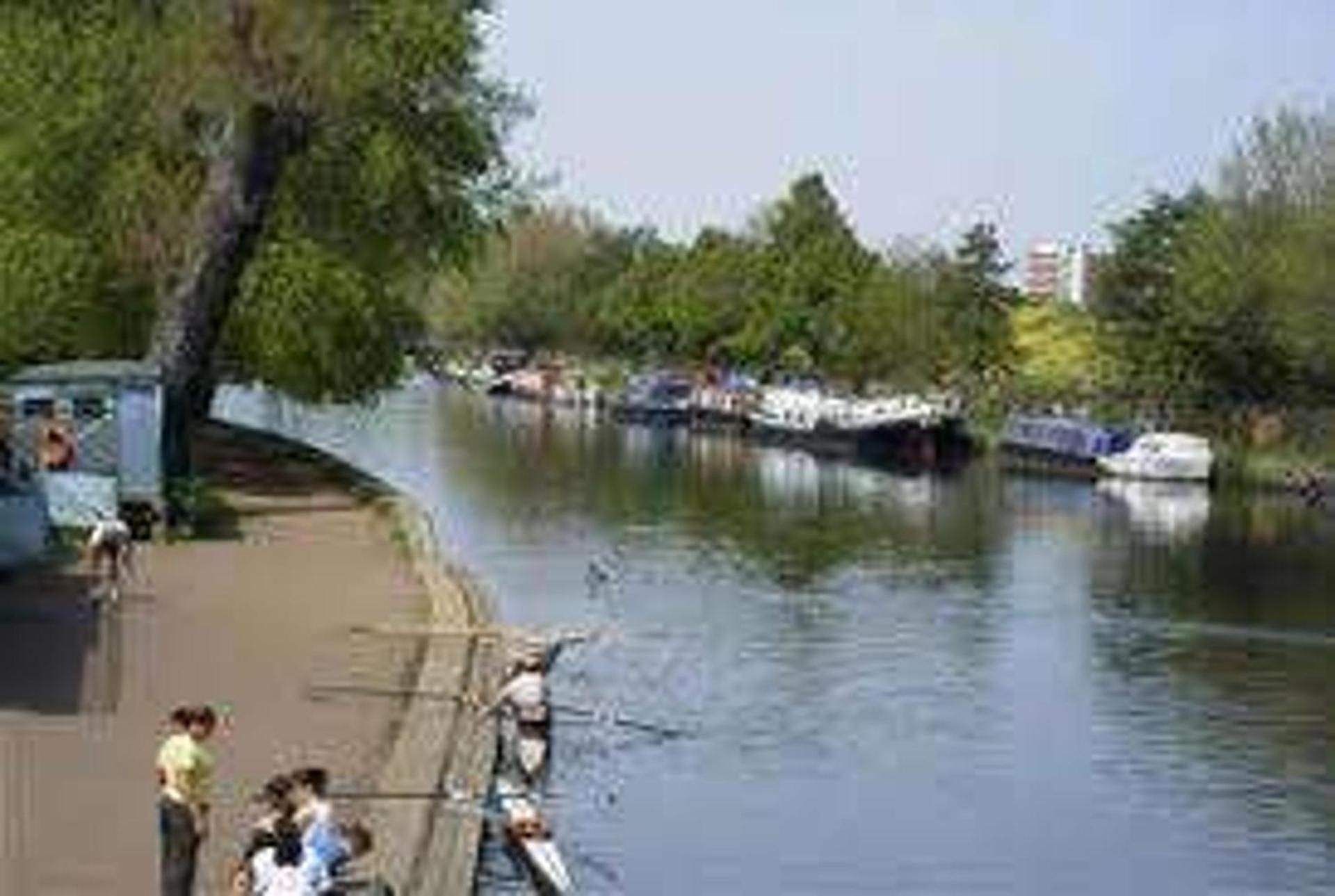 Hackney E5 - Perfect for Couples getaway