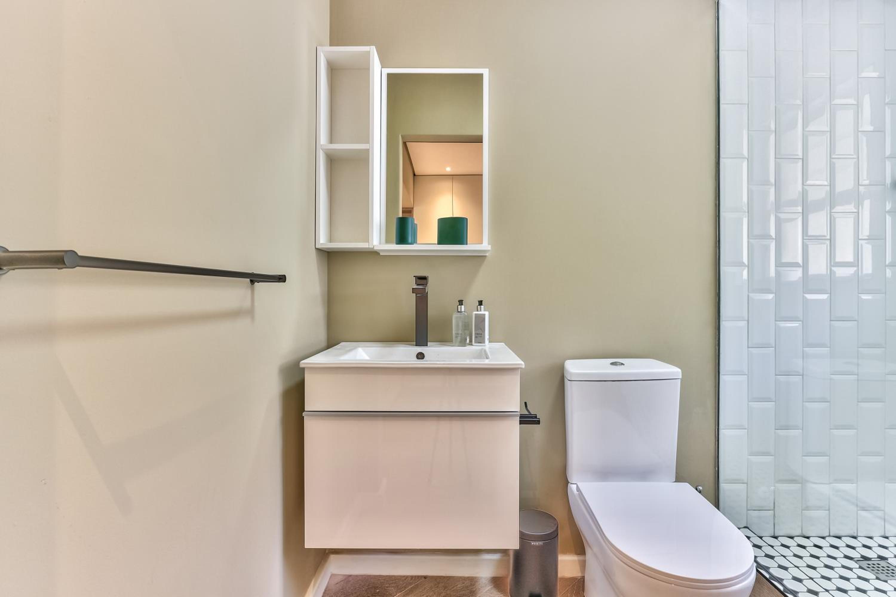 Gorgeous Studio in Sea Point view 3