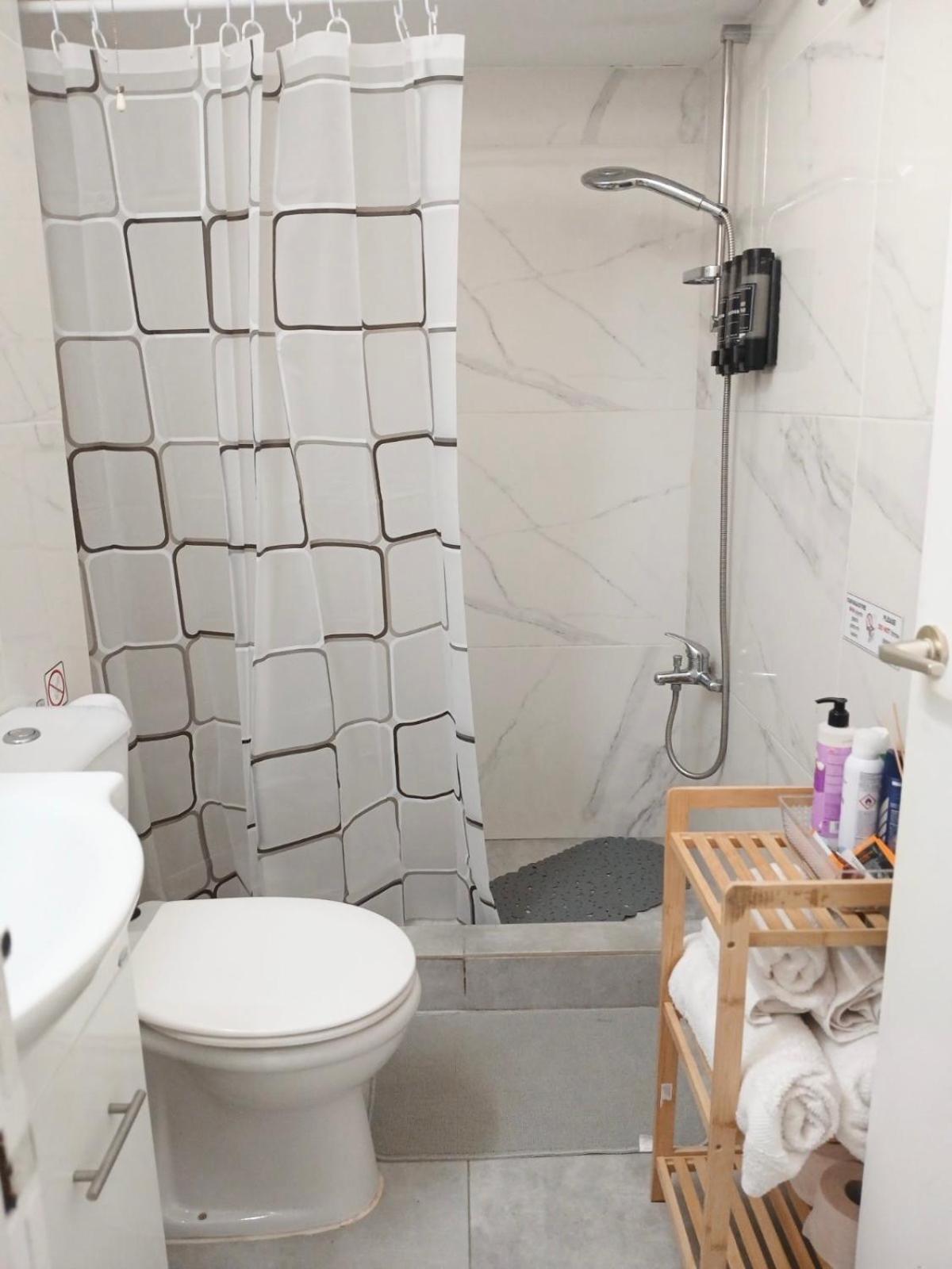 Ibiscus Pool & Garden Apartment Walk to Beach, Harbour & Castle, Kato Paphos
