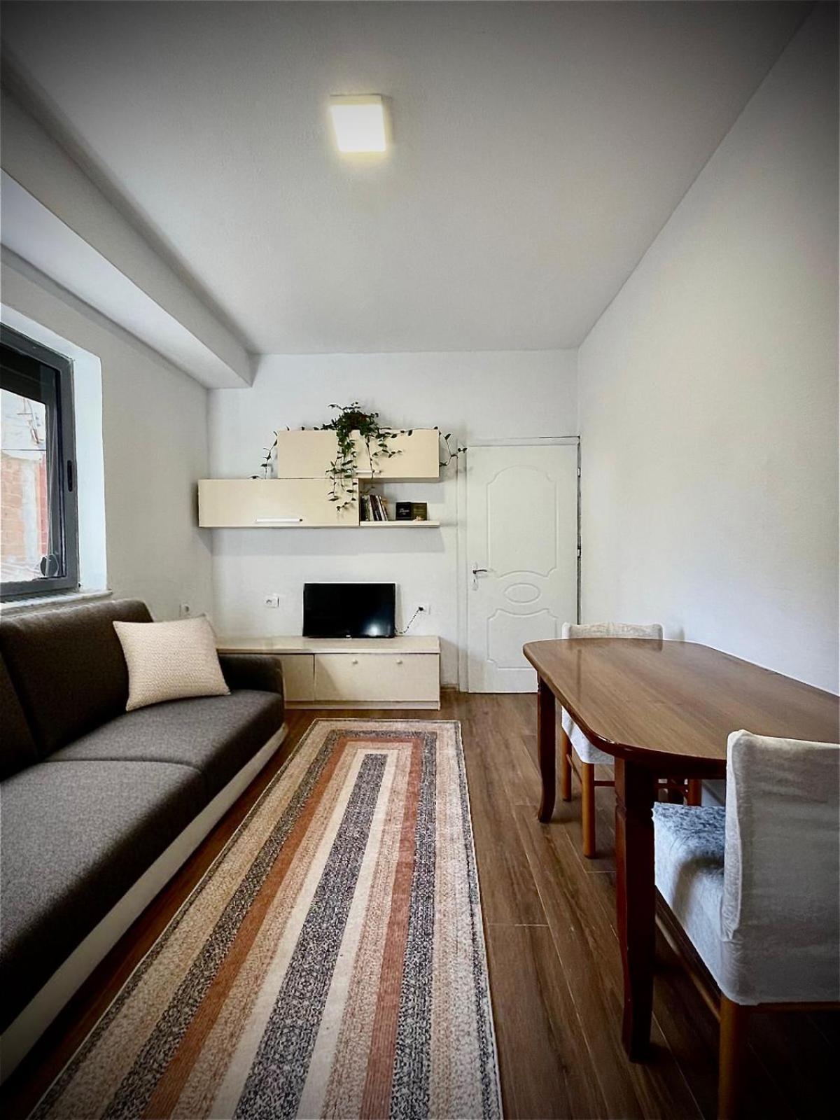 Santa Apartment, Tirana