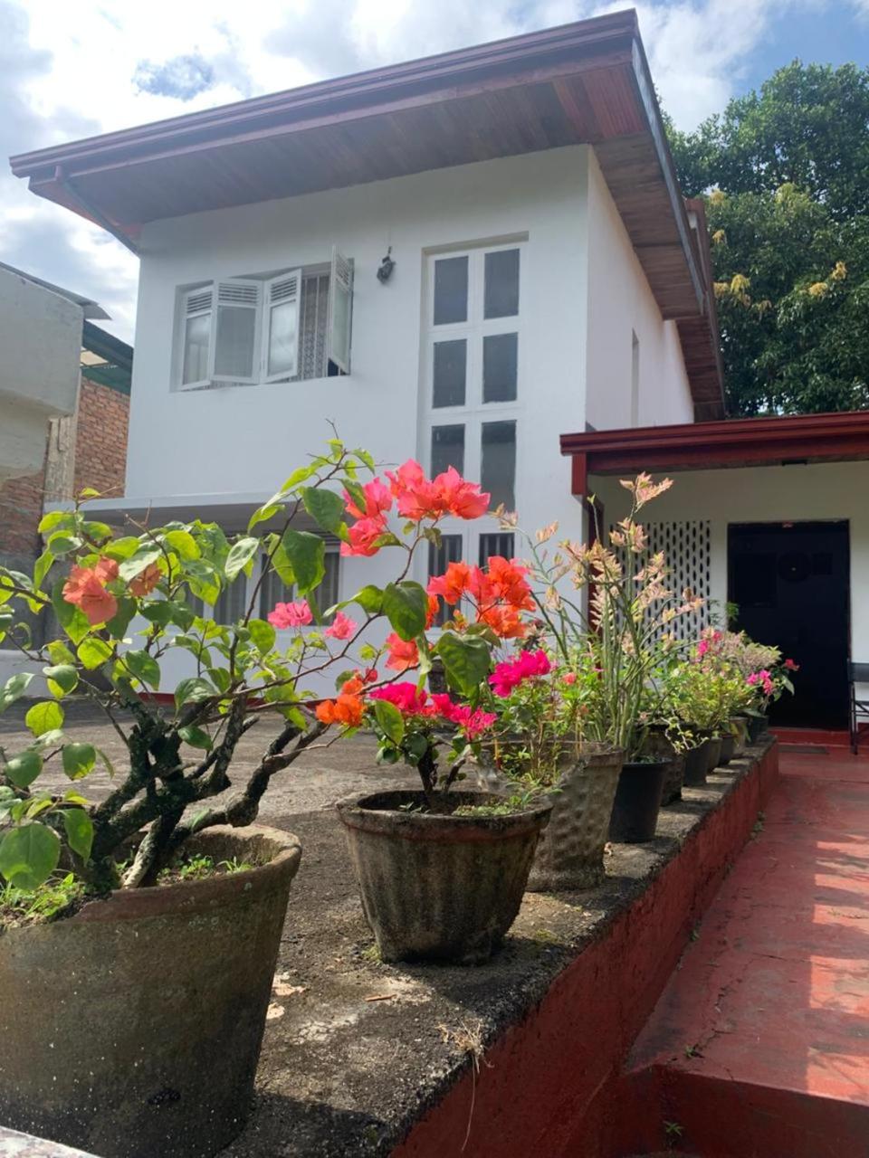 No 06 Veediya Bandara Lane Bahirawakanda view 4