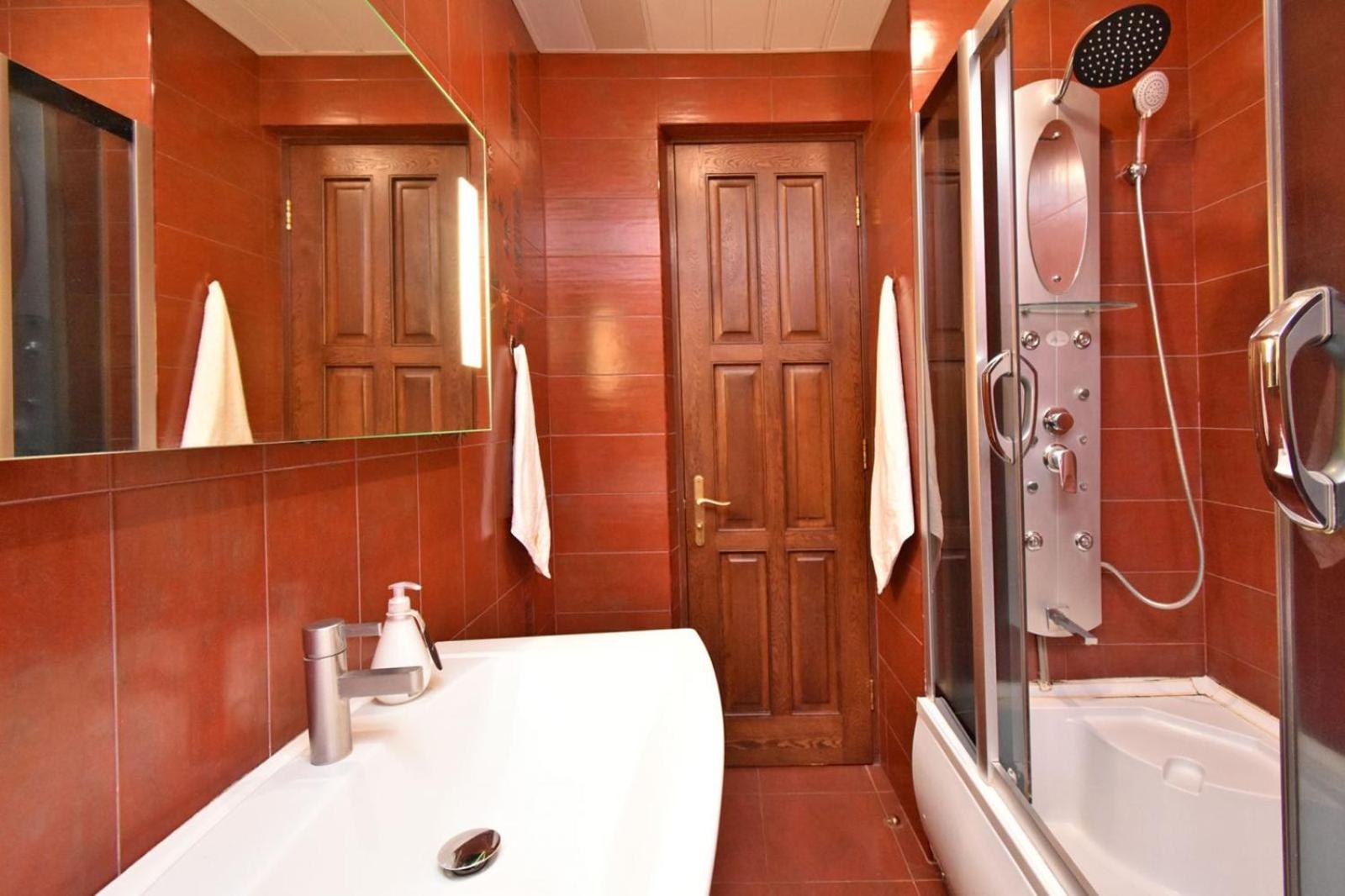 Northern Avenue, 2 bedrooms Beautiful, New Renovated apartment HH35