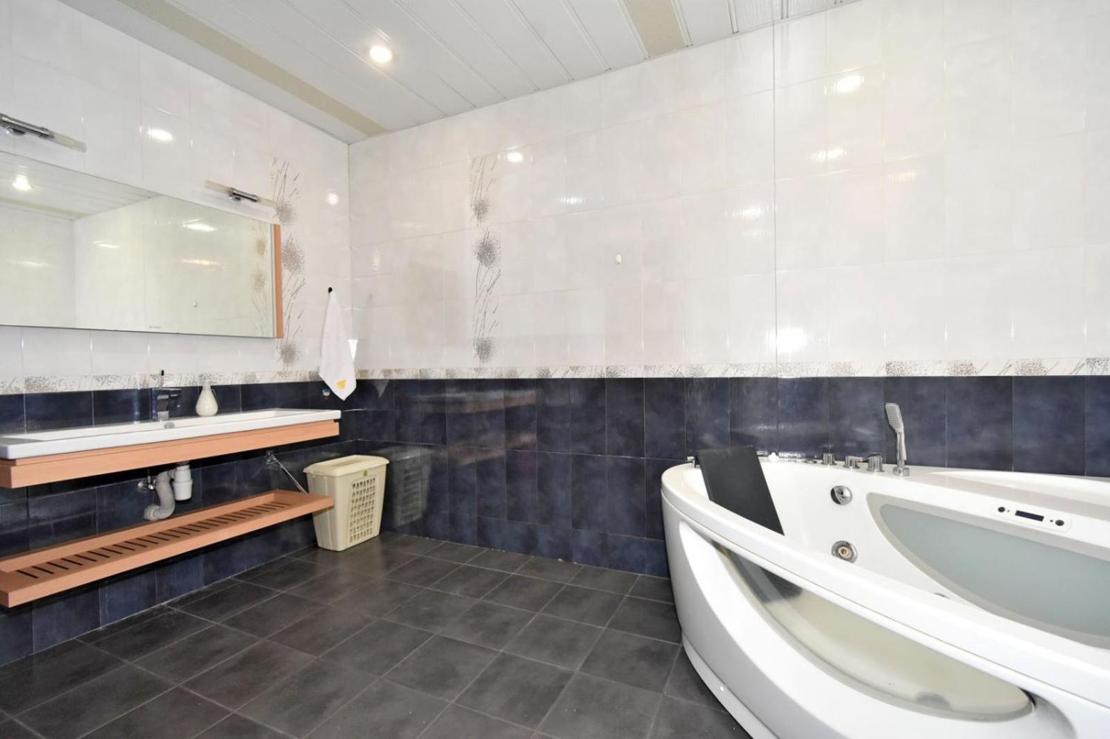 Northern Avenue, 2 bedrooms Beautiful, New Renovated apartment HH35