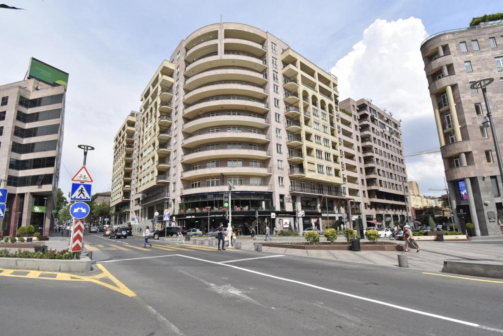 Northern Avenue, 2 bedrooms Beautiful, New Renovated apartment HH35