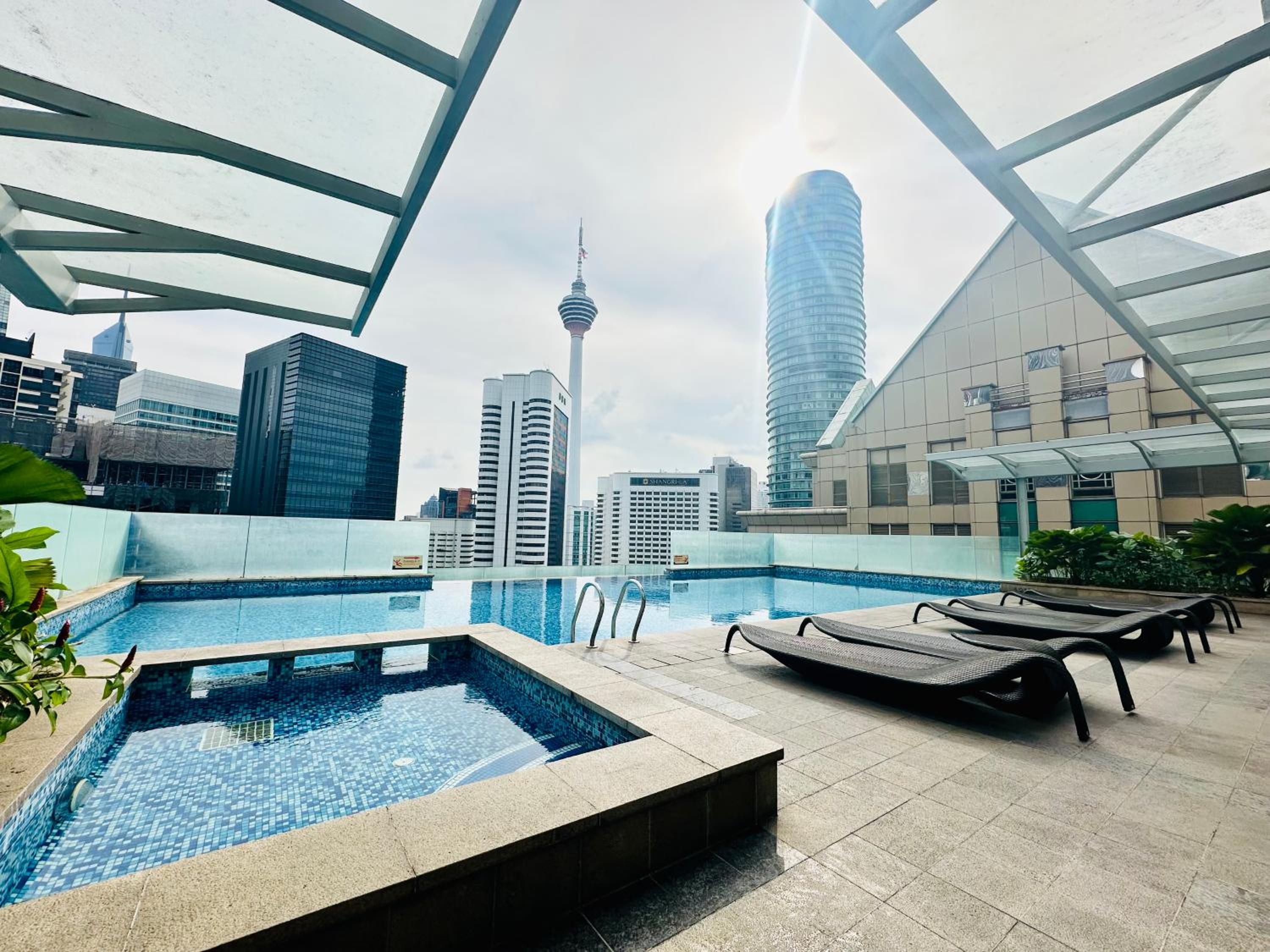 SOHO SUITES KLCC by DREAMS