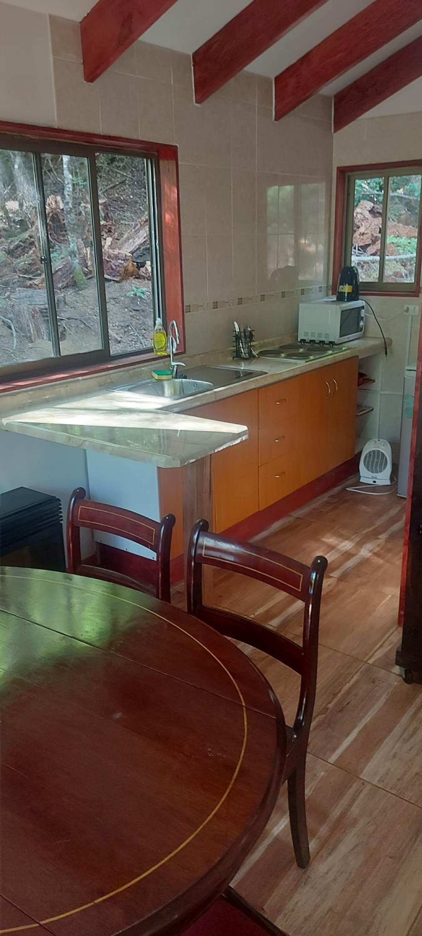 Cafeteria y Cabañas Eluney Lahurel
