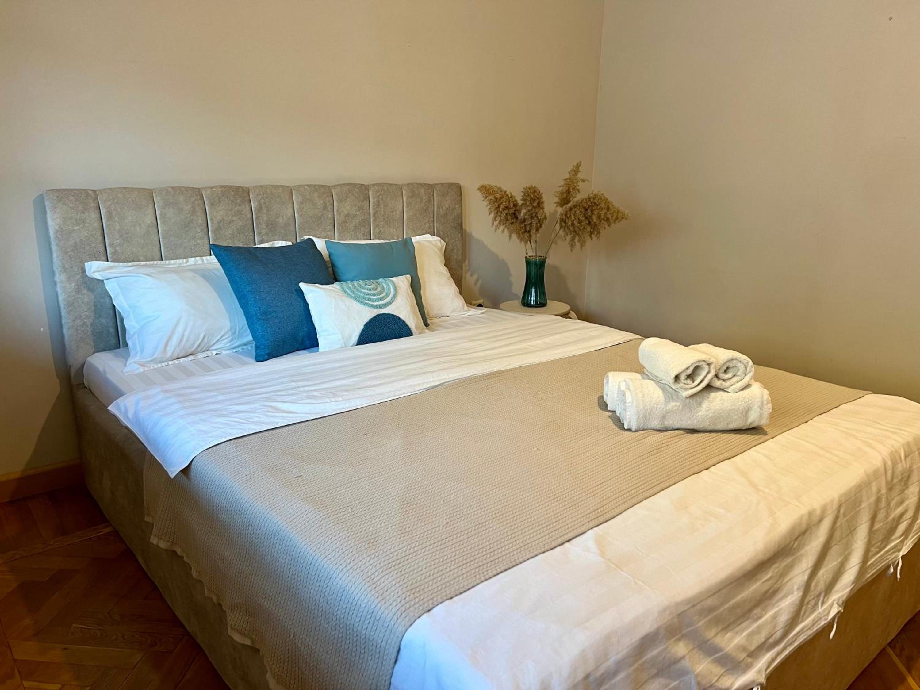 4 rooms family apartment in centre of Almaty Samal view 3
