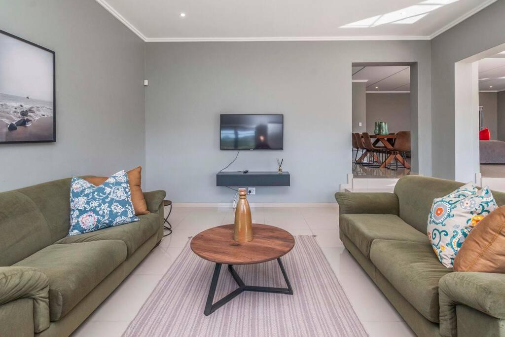 Luxury Family Villa - Big Bay - Blaauwberg Beach view 5
