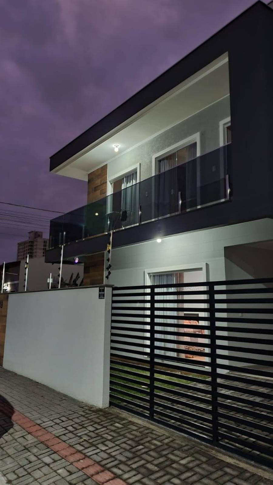 Casa nova e confortável a 350m da praia!