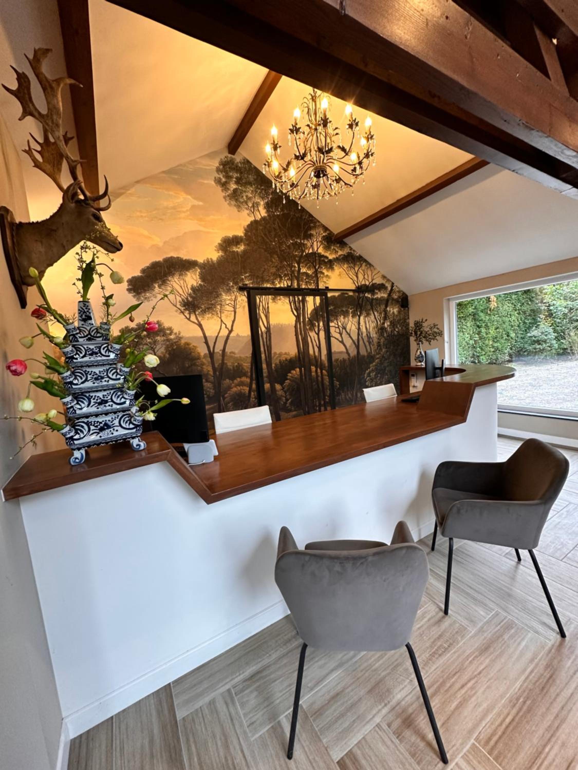Wellness Tuin Horst Noord Limburg - Suite met Indoor Jacuzzi en Openhaard en privé Sauna - in Romantische stijl - Ultieme Partner Beleving