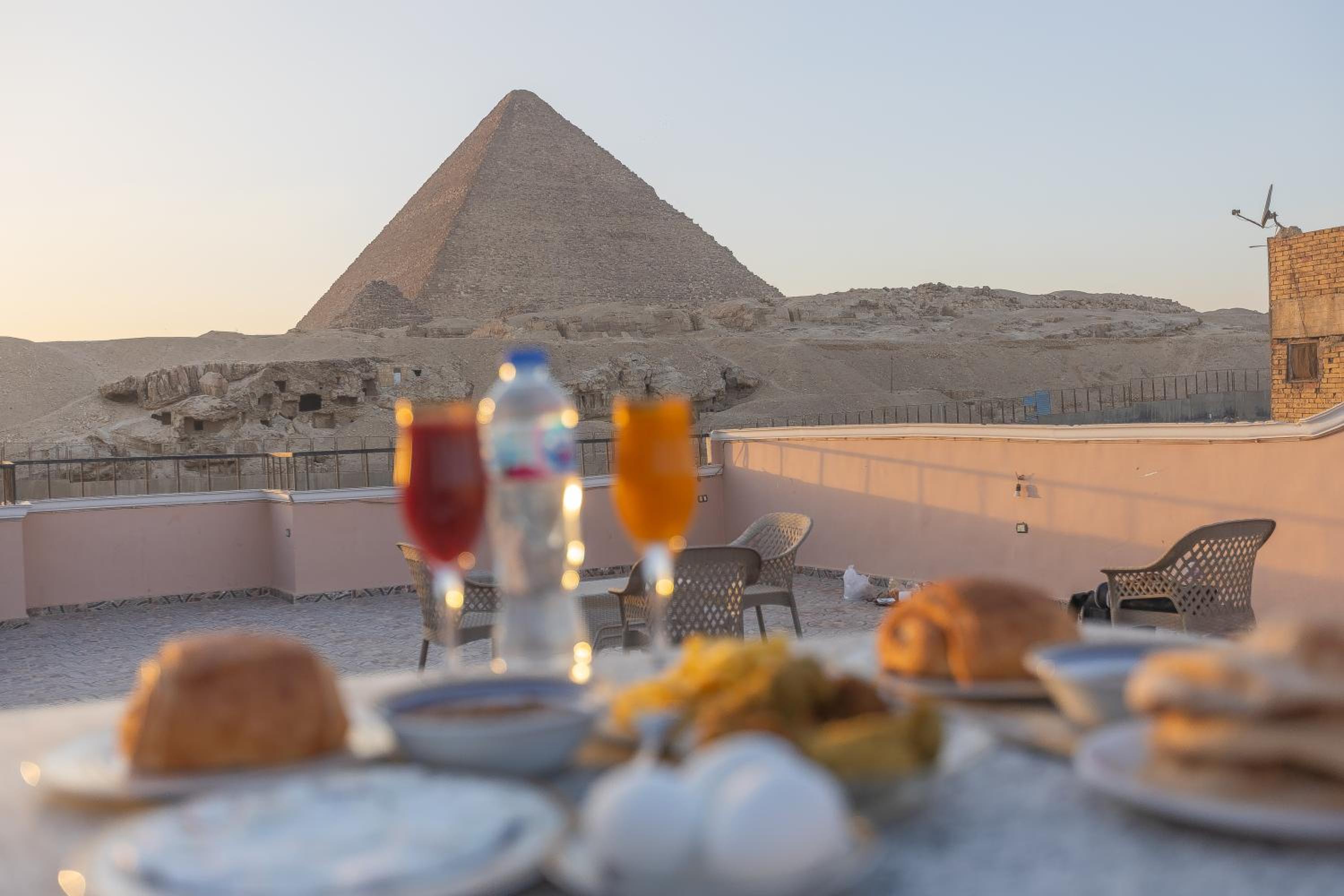 Grensha Pyramids inn