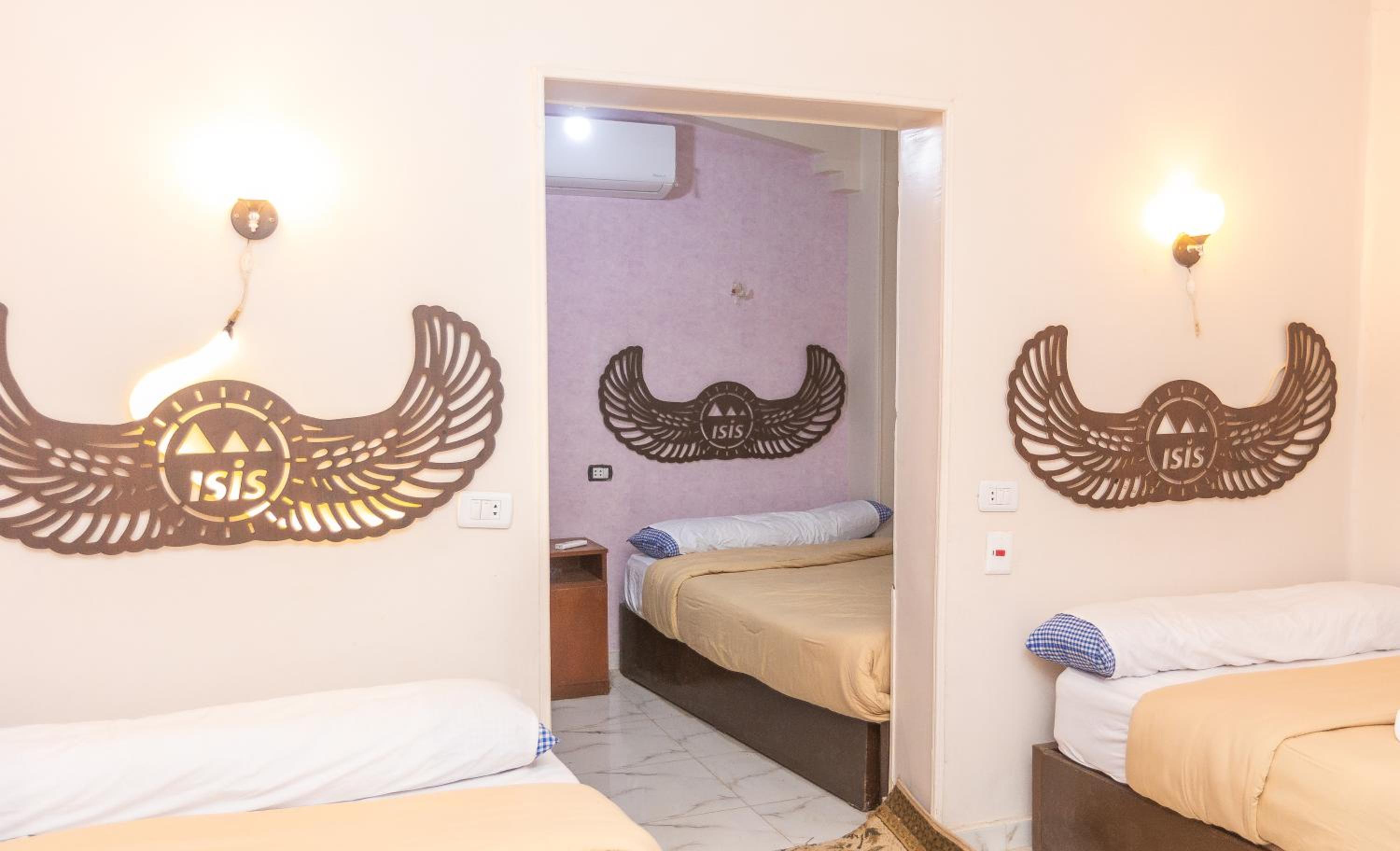 Grensha Pyramids inn