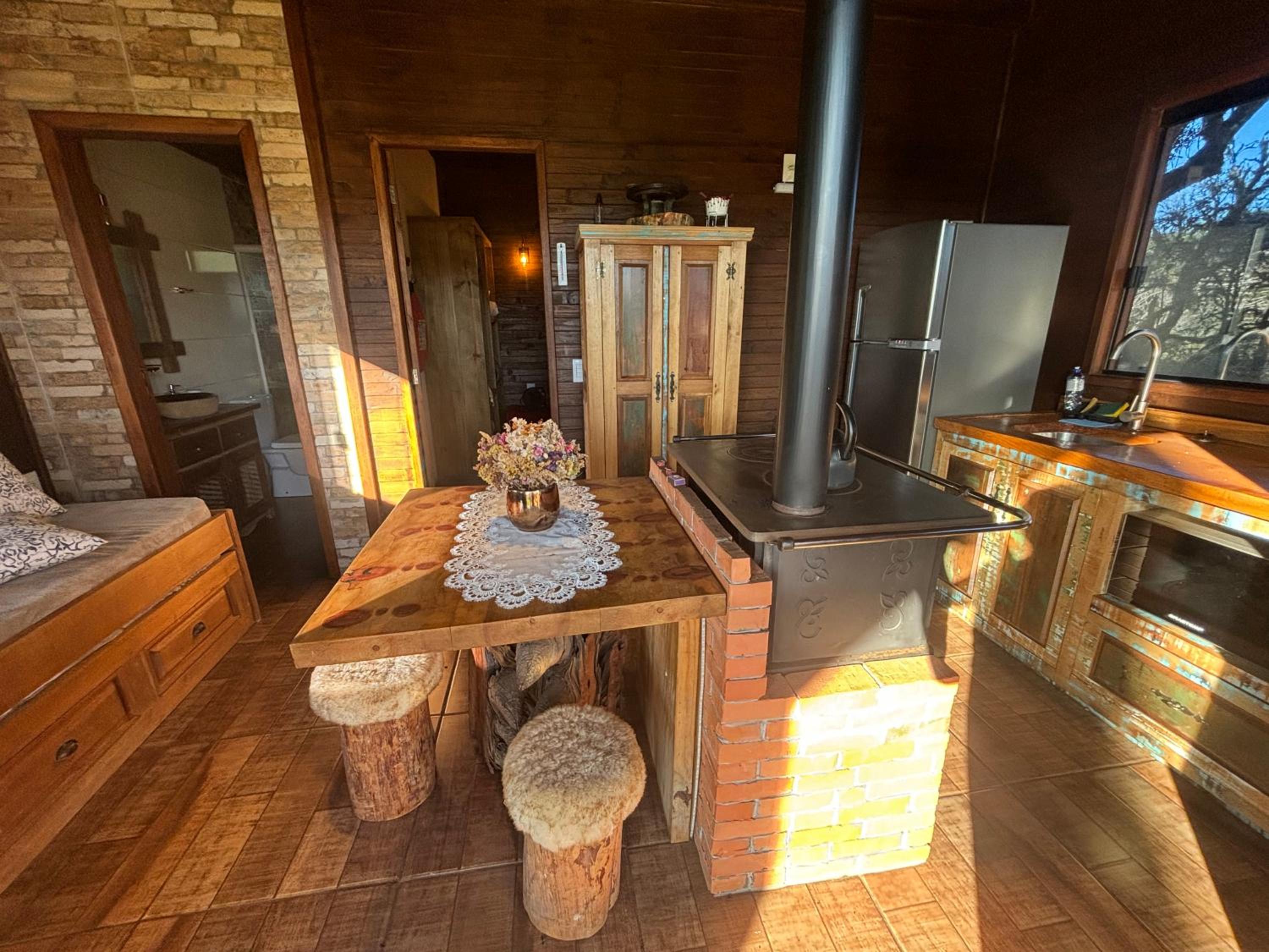Casas Rainha da Serra - Cozinha, Fogo de Chão e Churrasqueira