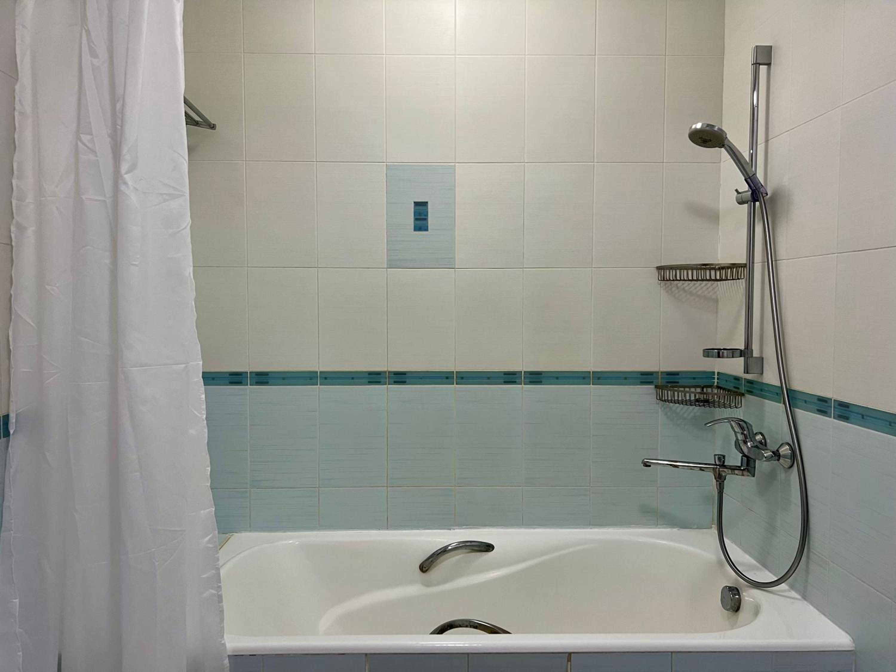 4 rooms family apartment in centre of Almaty Samal view 2