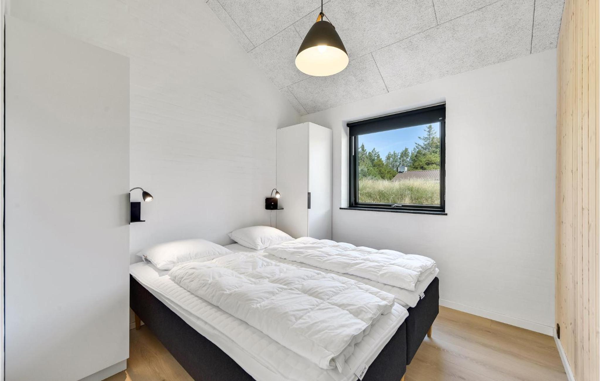 Nice Home In Blåvand With Kitchen