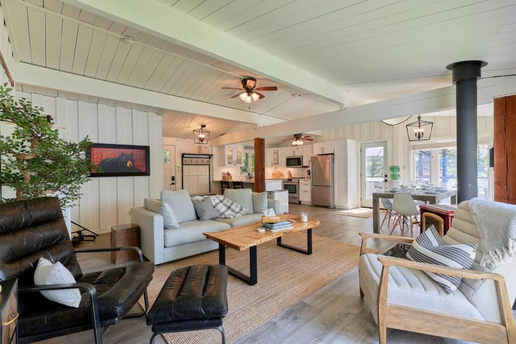 Muskoka Retreat, Fire Pit, Games, Waterfront