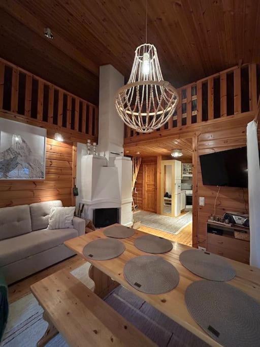 Peaceful Cabin Near Skiing Routes!