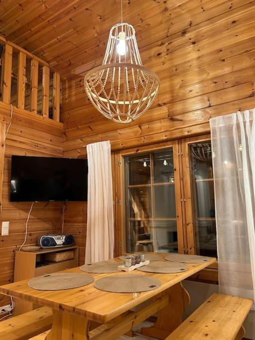 Peaceful Cabin Near Skiing Routes!