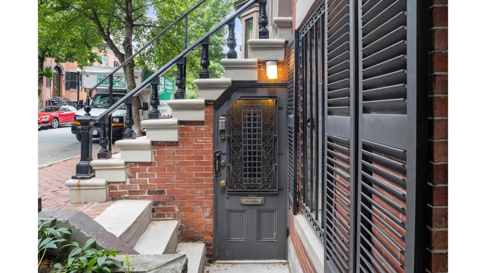 Enjoy Boston Private Patio On Montgomery Park view 2
