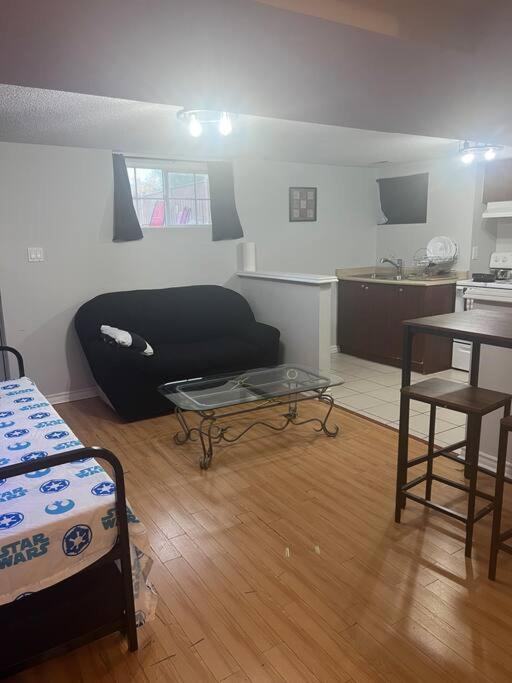 1200 sq 2 Bdrms Suite near Toronto Airport