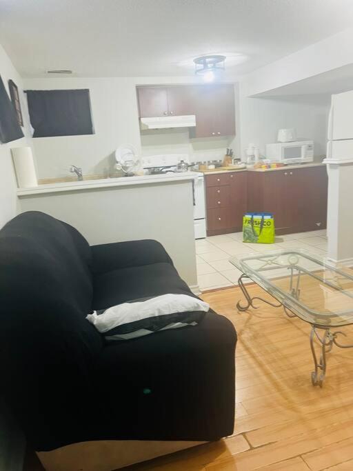 1200 sq 2 Bdrms Suite near Toronto Airport
