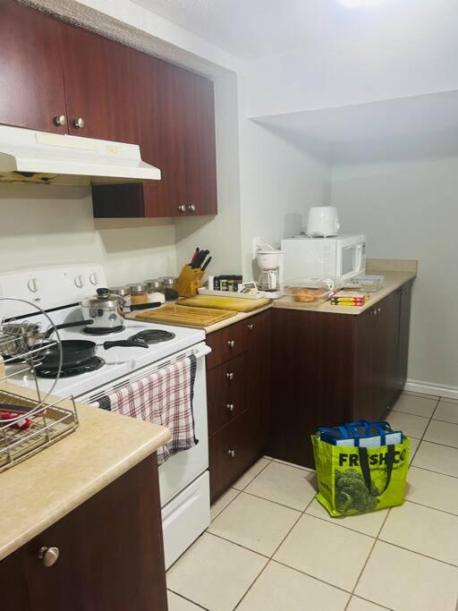 1200 sq 2 Bdrms Suite near Toronto Airport