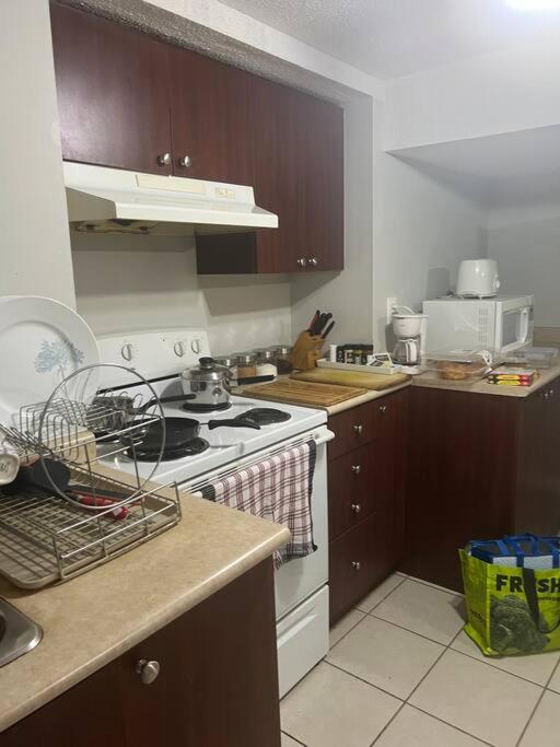 1200 sq 2 Bdrms Suite near Toronto Airport