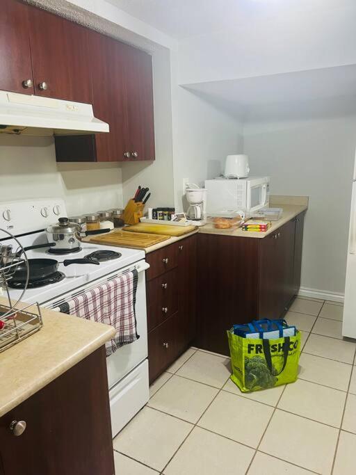 1200 sq 2 Bdrms Suite near Toronto Airport