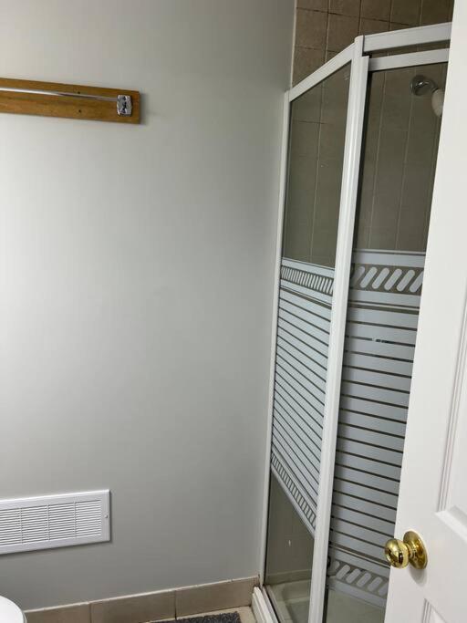 1200 sq 2 Bdrms Suite near Toronto Airport