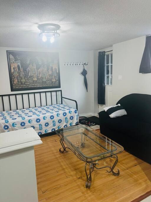 1200 sq 2 Bdrms Suite near Toronto Airport