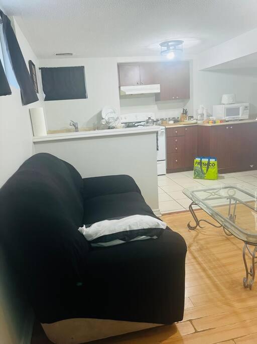 1200 sq 2 Bdrms Suite near Toronto Airport