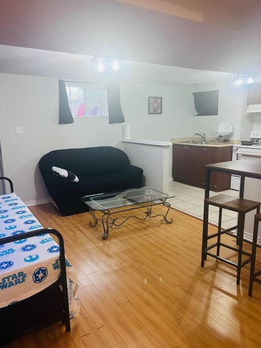 1200 sq 2 Bdrms Suite near Toronto Airport