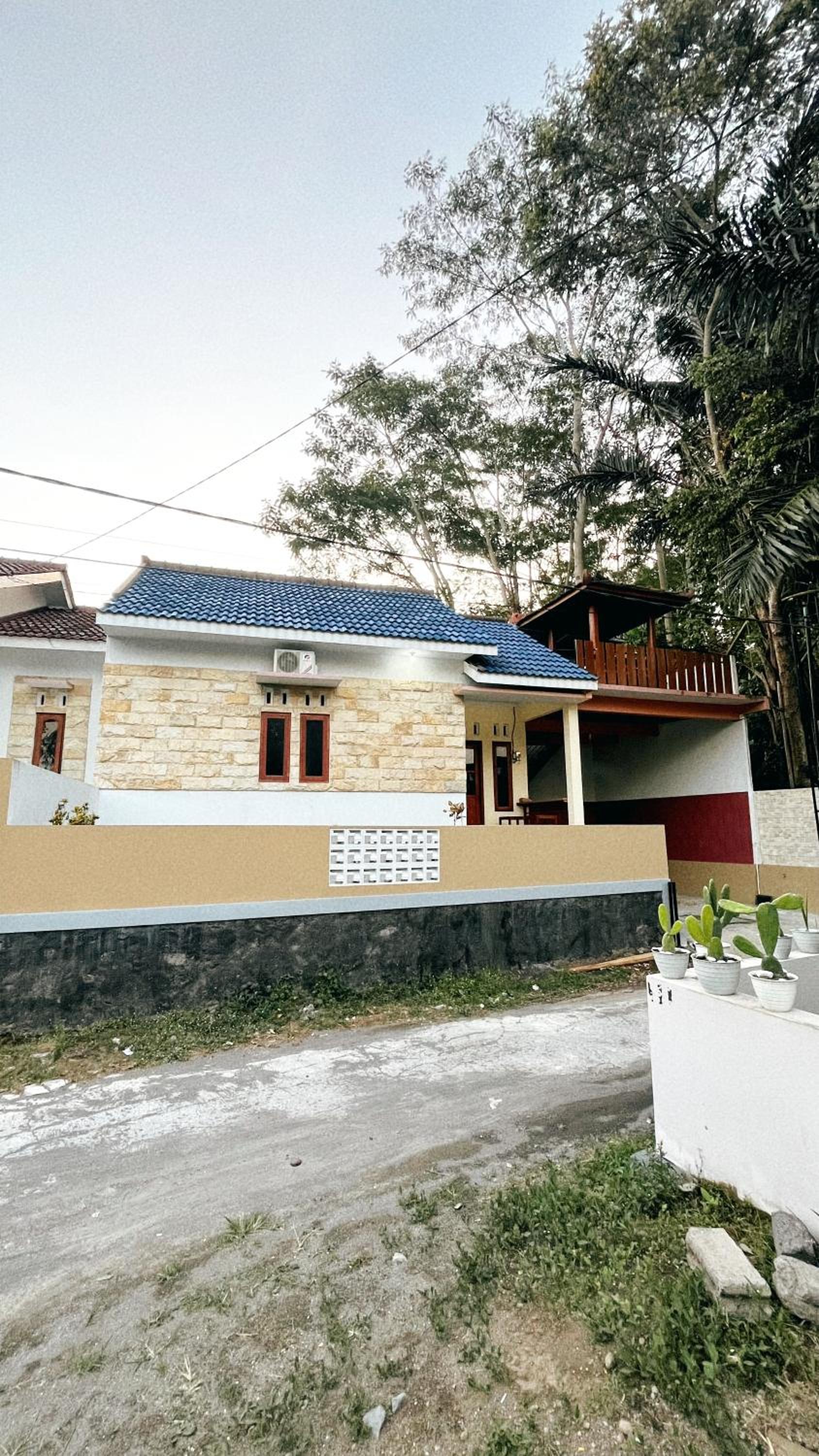 Ontoseno Villa