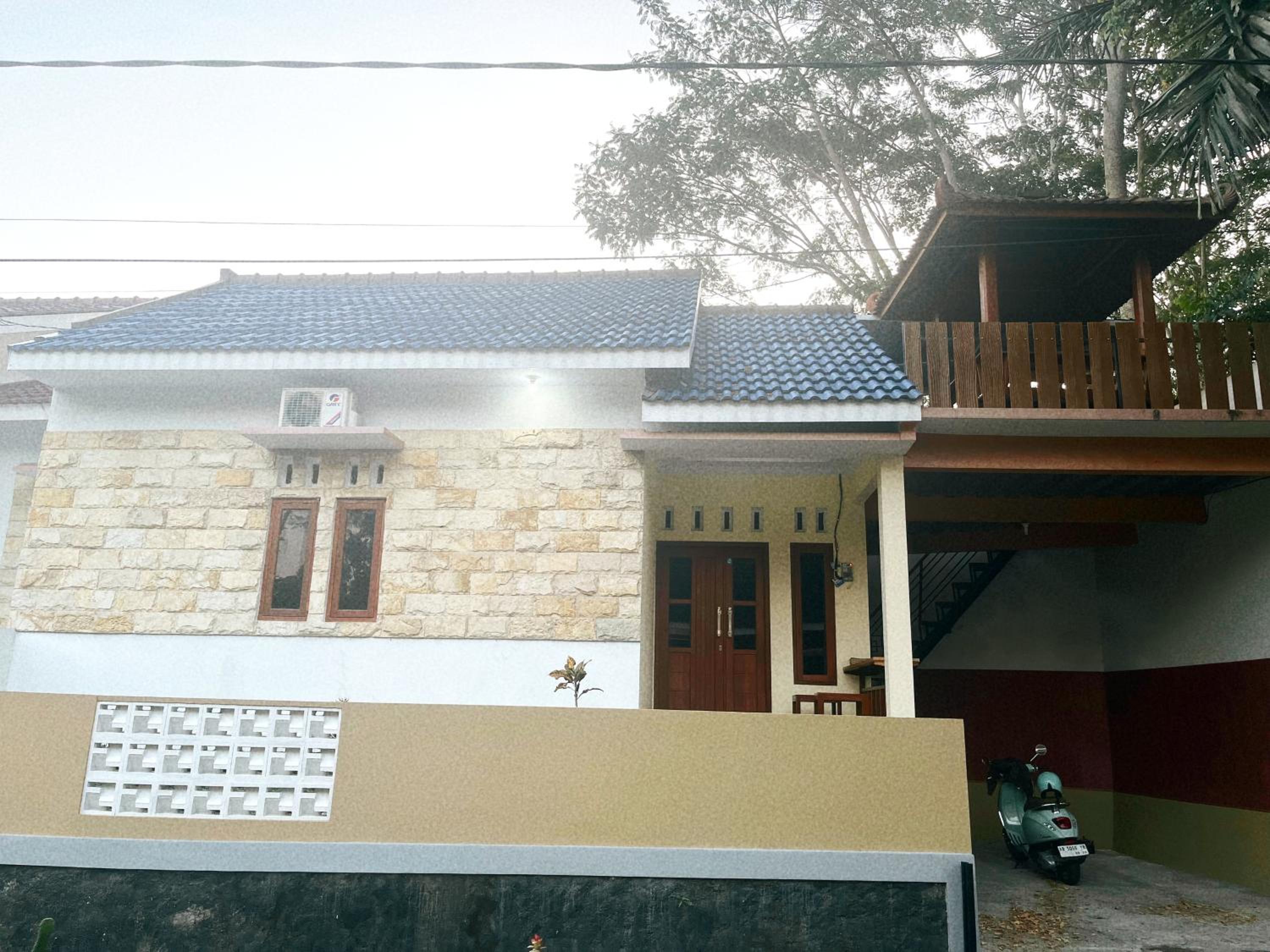 Ontoseno Villa