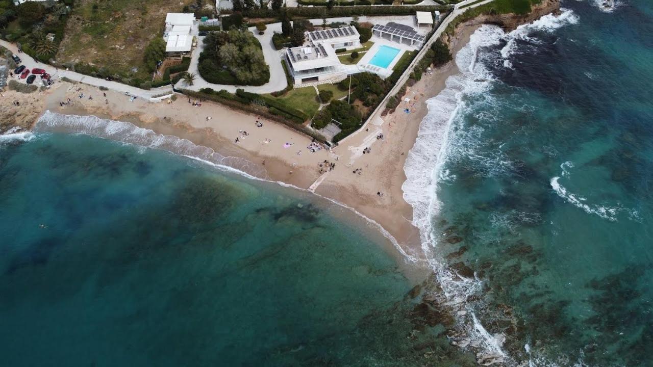 Vintage house by the sea in althea
