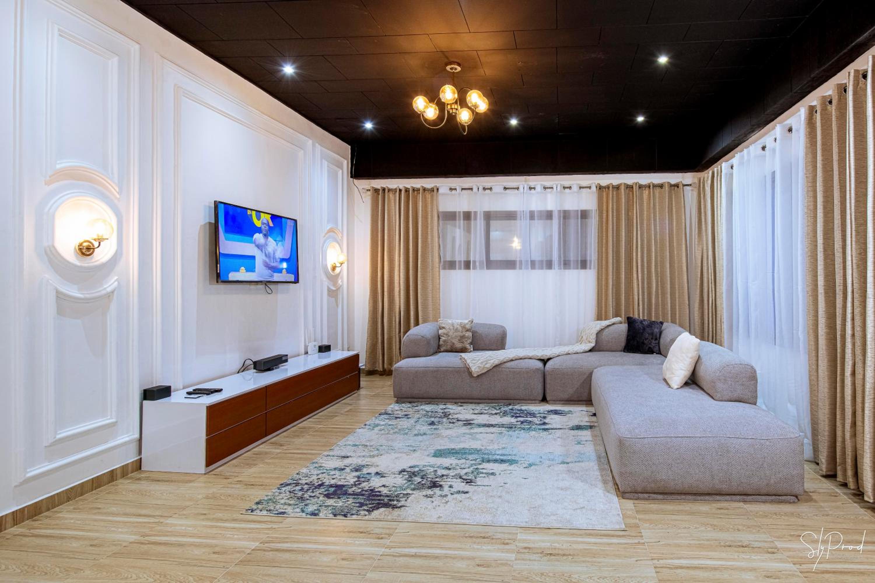 Villa Bonapriso-Hydrocarbures luxueux Consierge , gardien ,WiFi , groupe électrogène