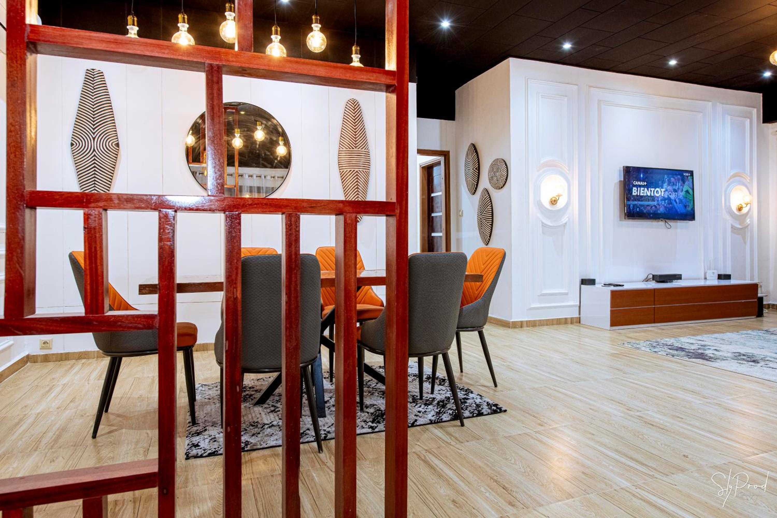 Villa Bonapriso-Hydrocarbures luxueux Consierge , gardien ,WiFi , groupe électrogène