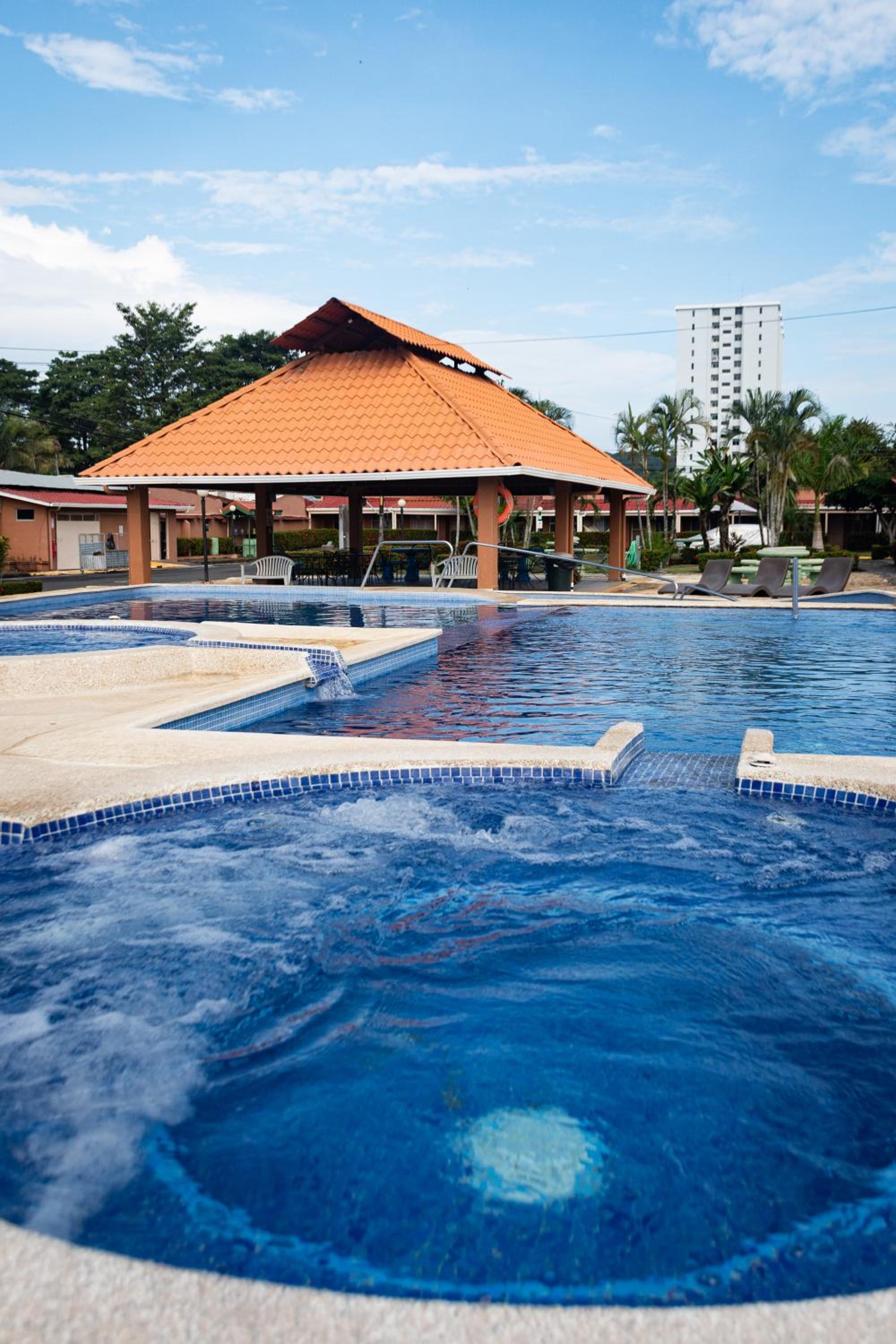 Couple's Beach Villa C63 Covered Terrace - Walk to Ocean Dining