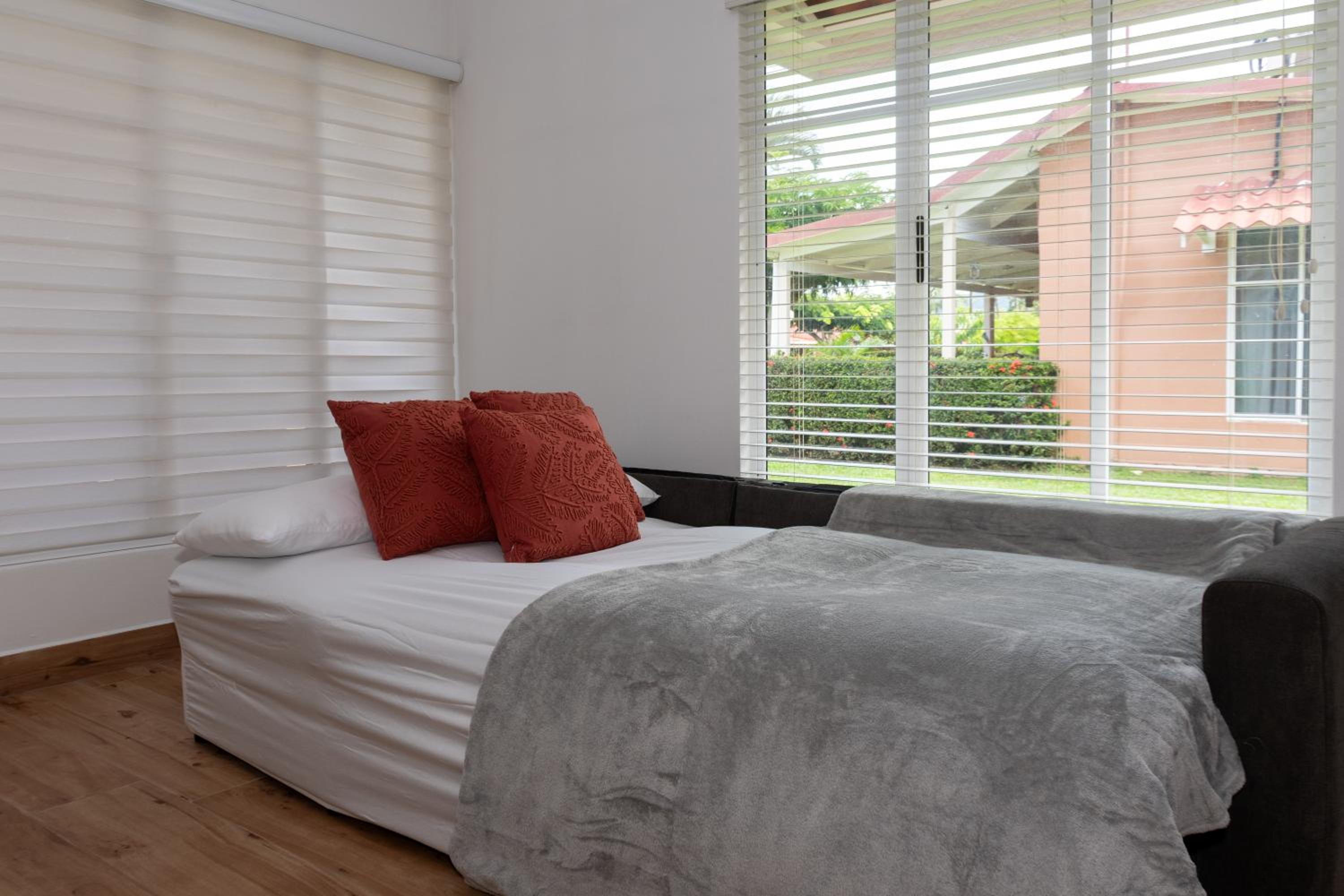 Couple's Beach Villa C63 Covered Terrace - Walk to Ocean Dining