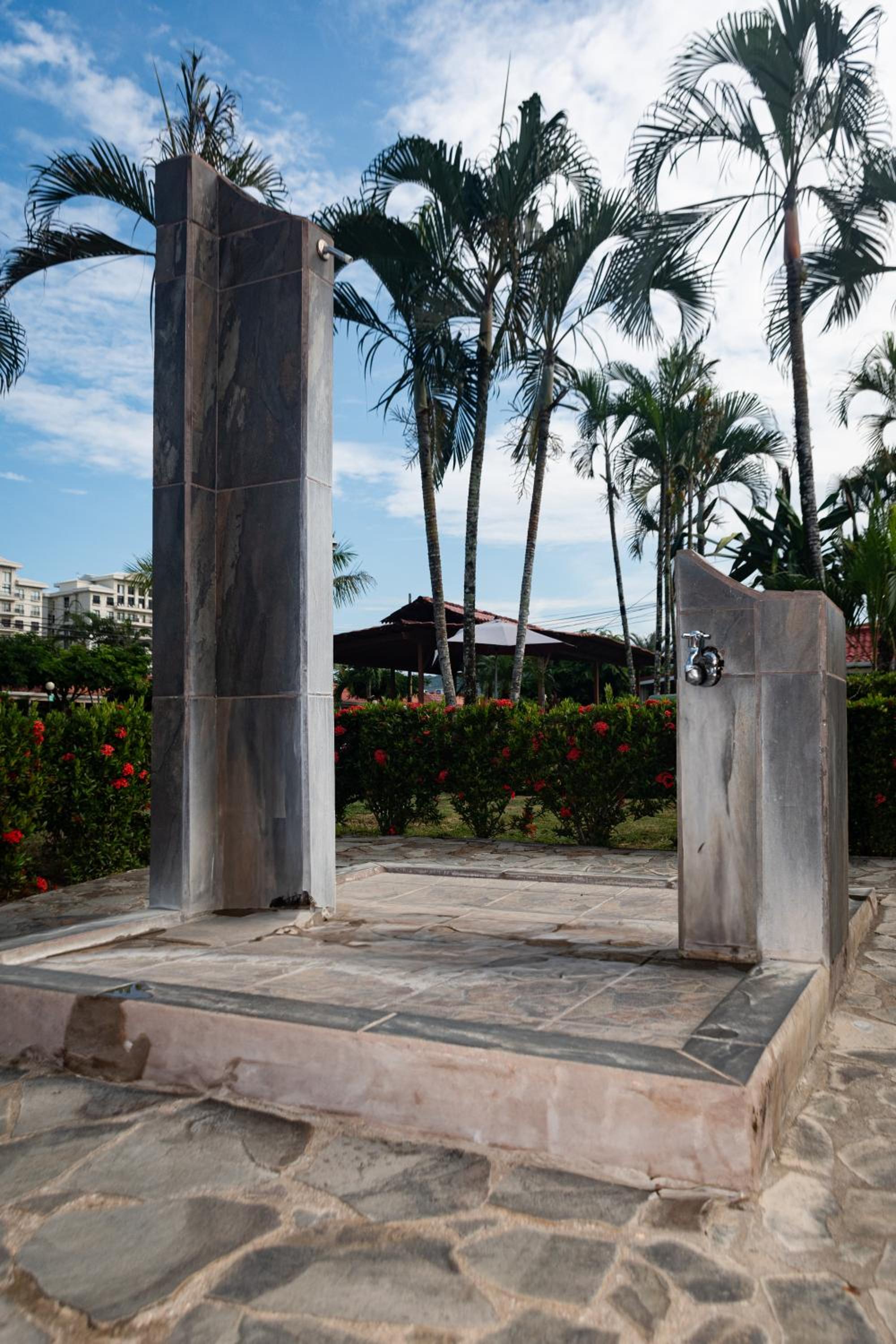 Couple's Beach Villa C63 Covered Terrace - Walk to Ocean Dining