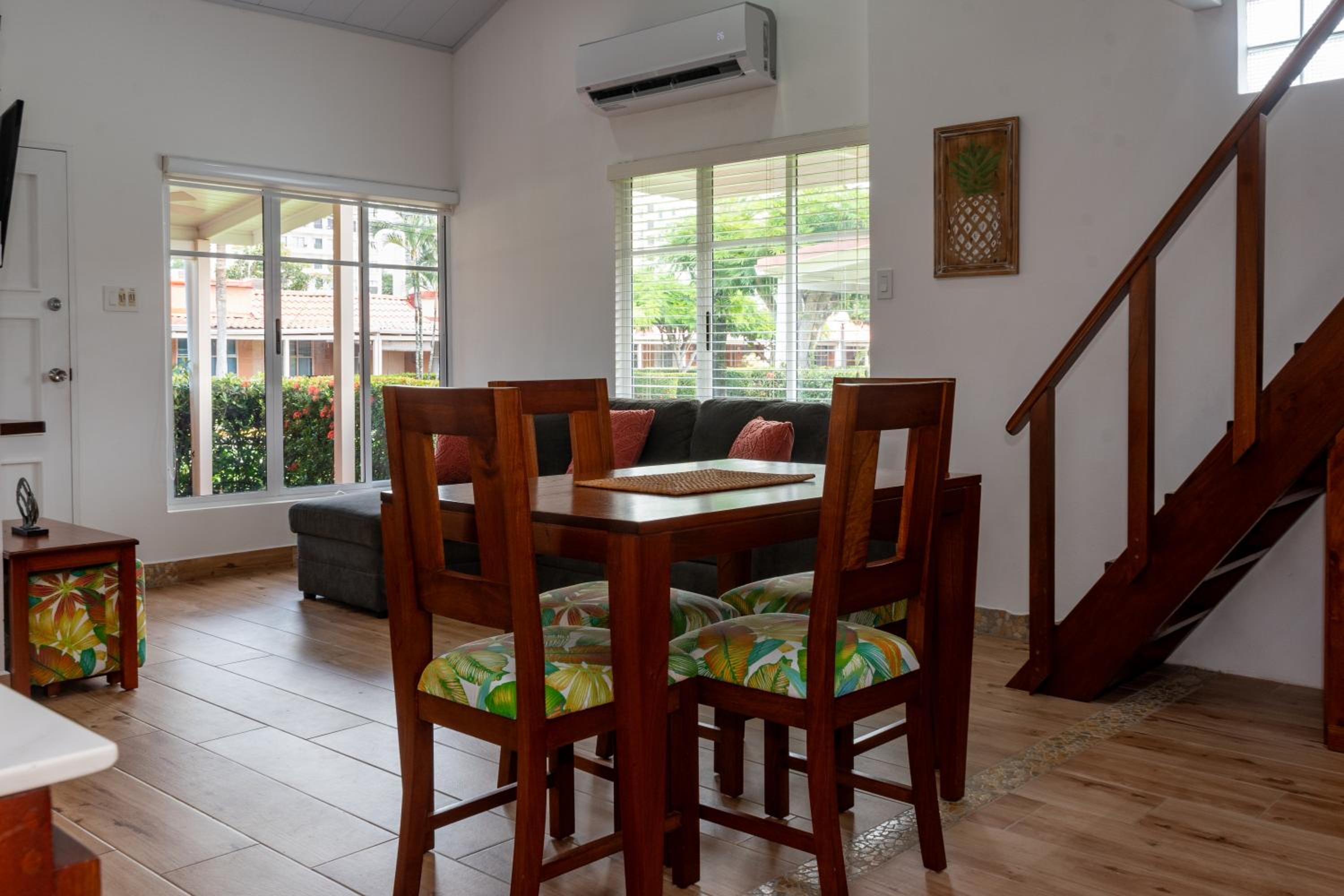 Couple's Beach Villa C63 Covered Terrace - Walk to Ocean Dining