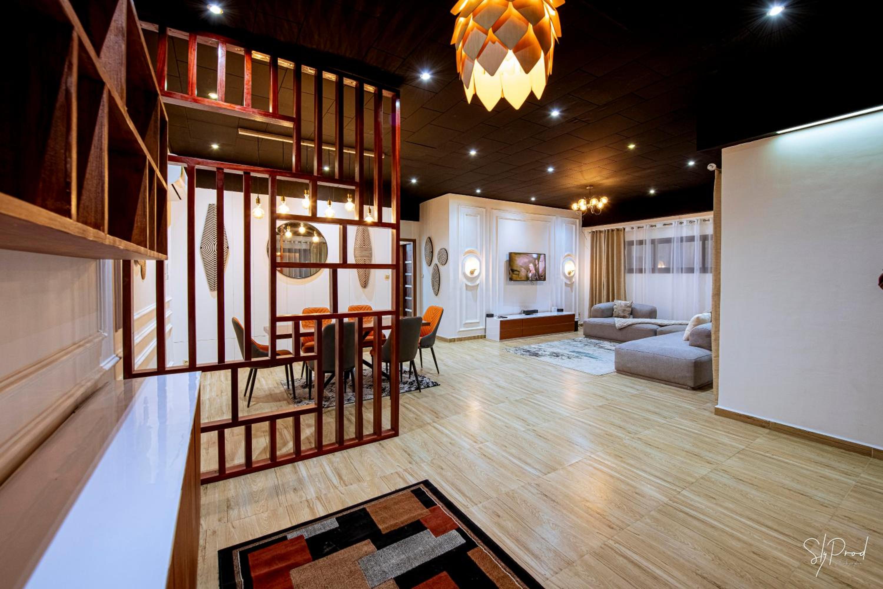 Villa Bonapriso-Hydrocarbures luxueux Consierge , gardien ,WiFi , groupe électrogène