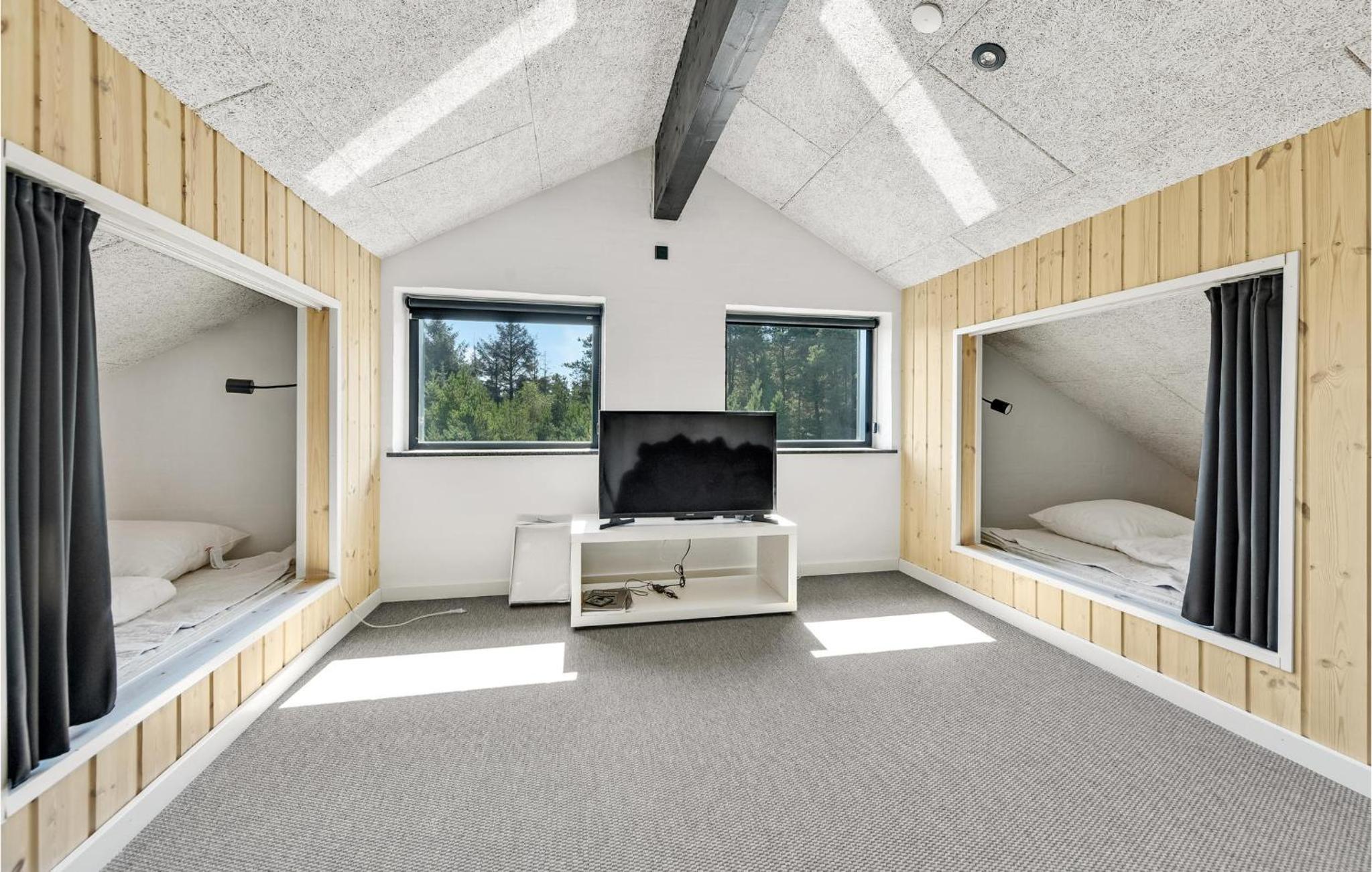 Nice Home In Blåvand With Kitchen