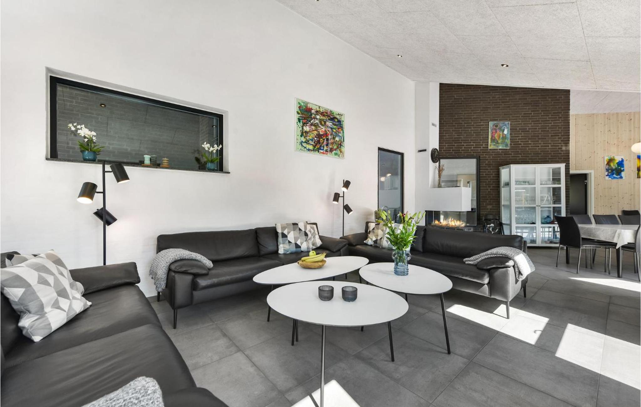 Nice Home In Blåvand With Kitchen
