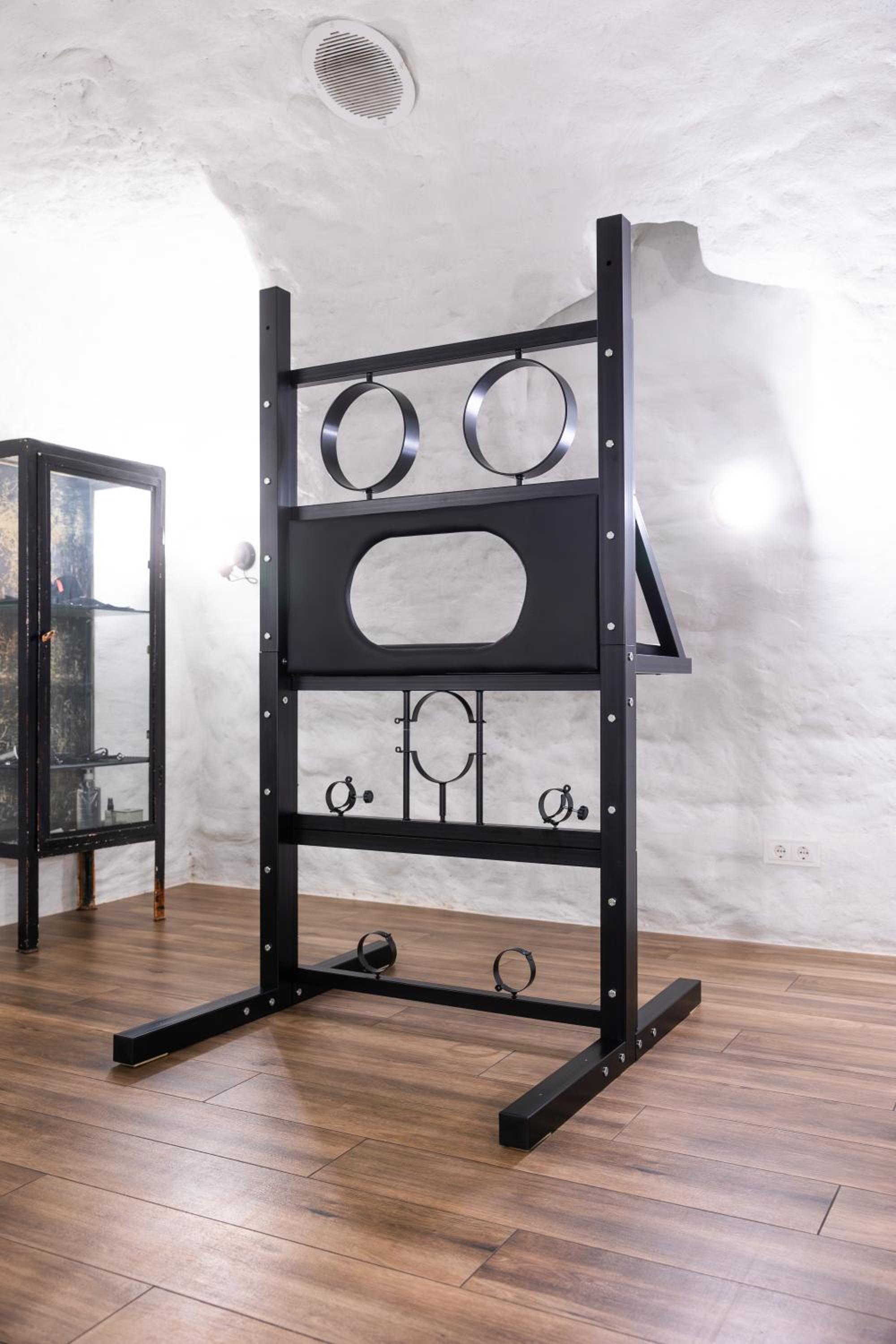 BDSM Black Apartments