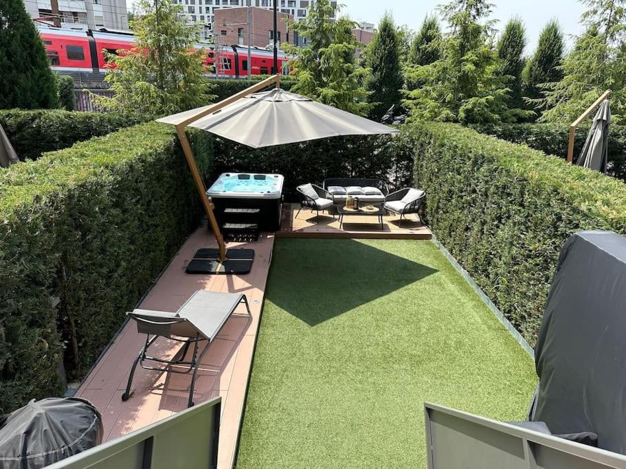 Open Space - Garden & Jacuzzi
