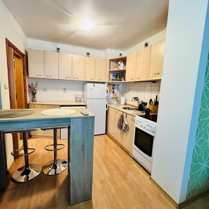 Cosy Sea View Apartment with Terrace 2 min from Beach Lazur Burgas