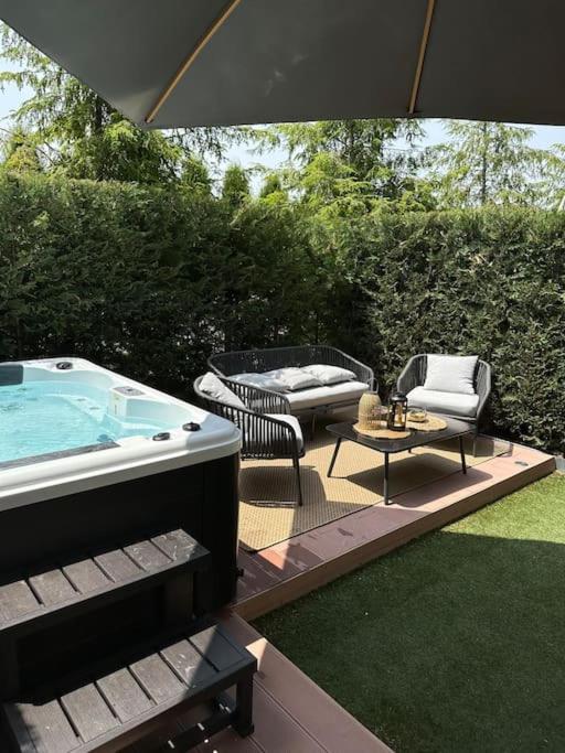 Open Space - Garden & Jacuzzi