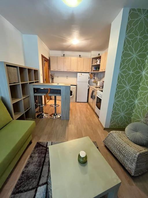 Cosy Sea View Apartment with Terrace 2 min from Beach Lazur Burgas